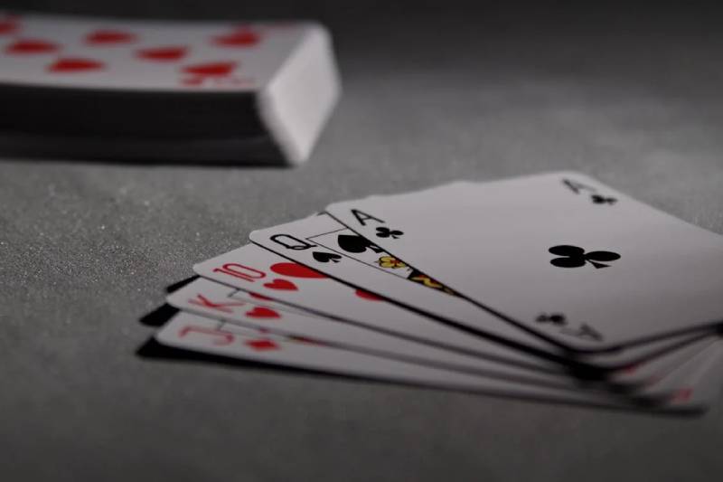 Cách Dùng Chiến Thuật Bài Ngắn Hạn Để Áp Đảo Đối Thủ